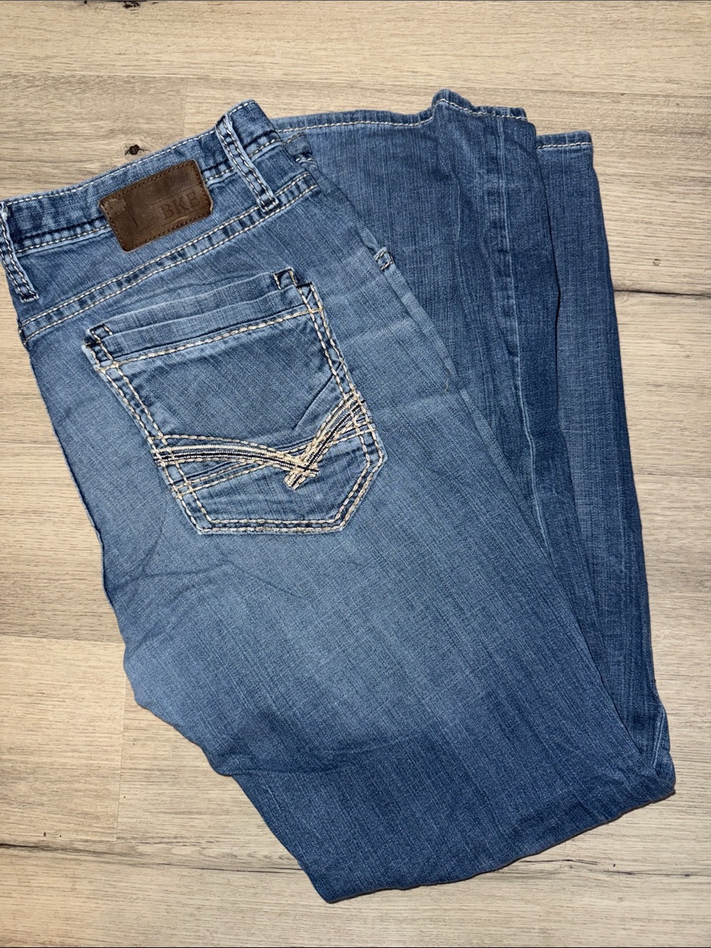 BKE Men's Straight Jeans in Medium Blue with Contrast Stitching‎